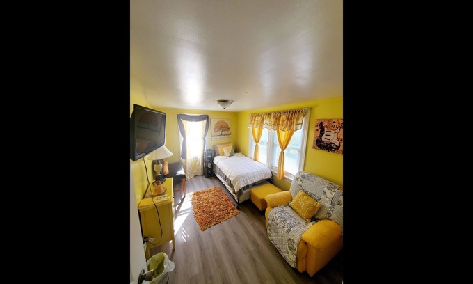 Dover House | Yellow Rm Dover- Del State, Bayhealth- Dov Base