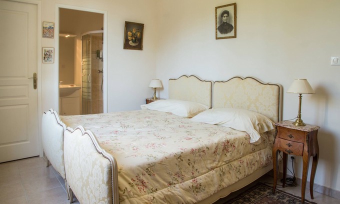 Vergt House | Yellow room: Louis XV decor overlooking south-facing garden