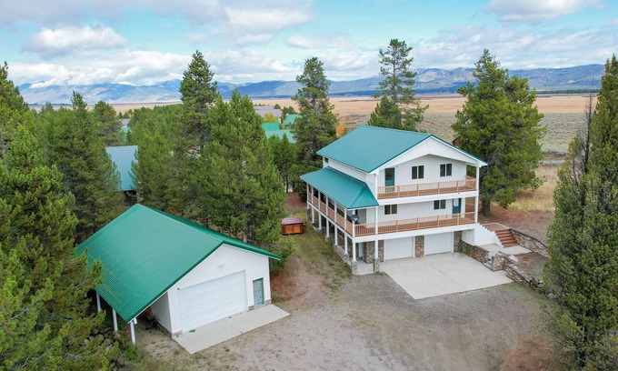 Island Park House | Yellowstone Adventure-Island Park