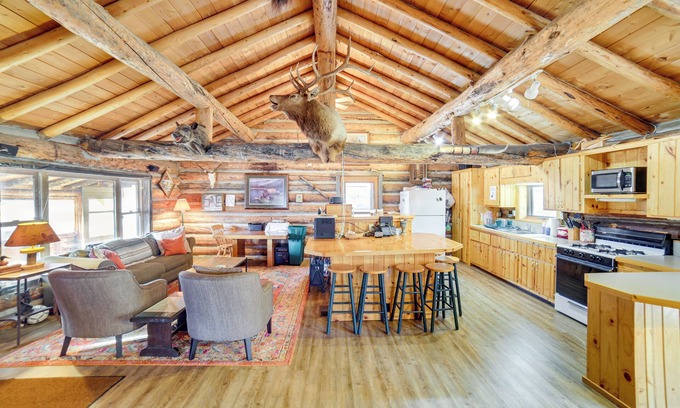 Big Sky Cottage | Yellowstone Cabin Getaway Near National Park