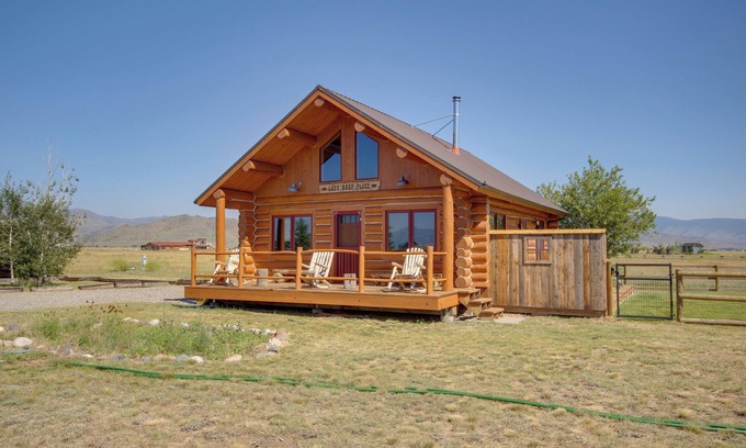 Livingston Cabin | Yellowstone Cabin w/Stunning Mountain Views