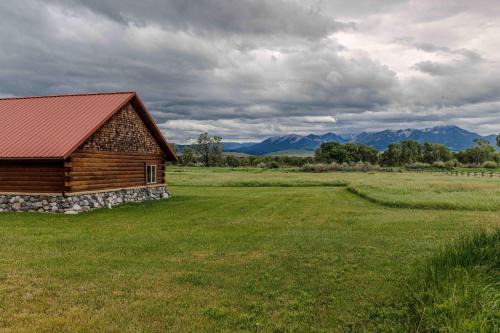 Livingston House | Yellowstone Crest Lodge