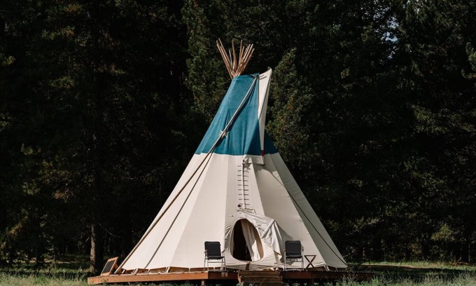 Island Park House | Yellowstone Family Tipi sleeps 7, w/1 king