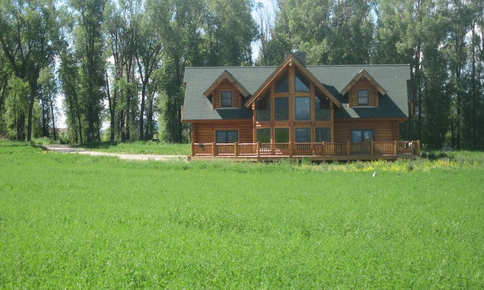 Freedom Cabin | Yellowstone, Grand Teton, Fish, Ski, Parks, Pets, Bike, Fire Pit,