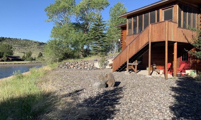 Emigrant Cabin | Yellowstone Meadow Cabin - Paradise Gateway
