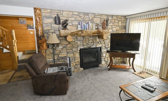Island Park Condo | Yellowstone Rustic Luxury Condo Sleeps 11 in an Award Winning Resort