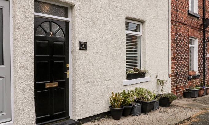 Marske-by-the-Sea Cottage | YEOMAN TERRACE, pet friendly in Marske-By-The-Sea