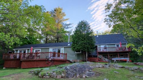 Frontenac House | Yeomans Cottage on the Water!
