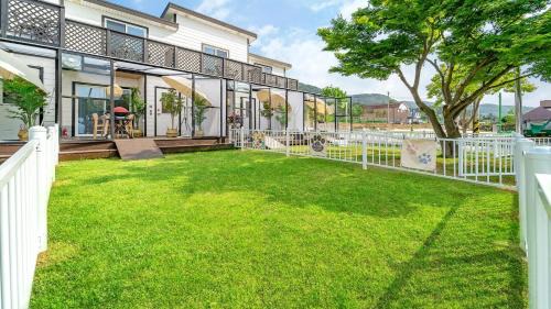 Dolsan-eup House | Yeosu Dangdangi Dog Family Pension Gold