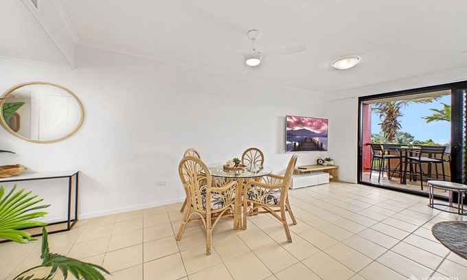 Yeppoon Apartment | YEPPOON CBD FULLY FURNISHED APARTMENT WITH POOL!
