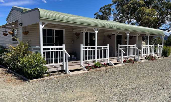 Laceys Creek Bed & Breakfast | Yesteryear Country Charm