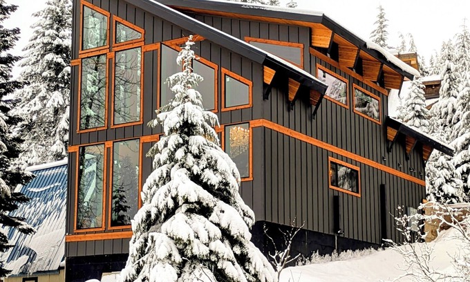 Snoqualmie Pass Ski Chalet | YETI Chalet - Winter & Summer Vacation Rental Home