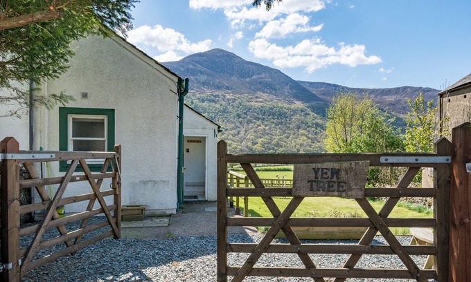 Buttermere Cottage | Yew Tree Cottage - With garden, BBQ area and stunning views!