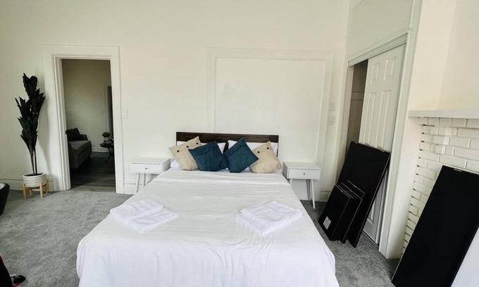 Bloomfield House | 💛 Yew Villa 💛 Cozy 2 BR Central Location