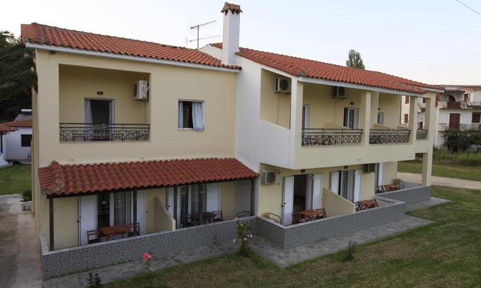 Troulos Apartment | Yiannis Studios