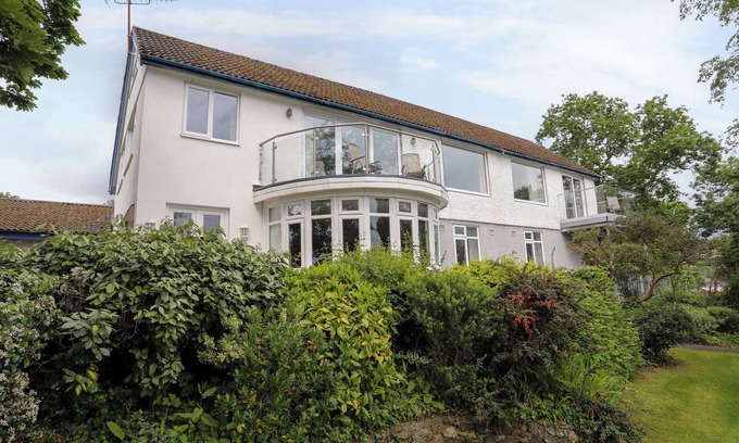 Menai Bridge Cottage | YNYS CASTELL, pet friendly, country holiday cottage in Menai Bridge