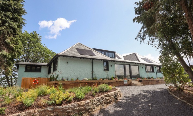 Bangor House | YNYS FAELOG, pet friendly, country holiday cottage in Menai Bridge