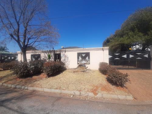 Germiston House | Yolkel guesthouse