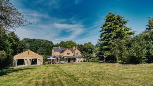 Earls Barton House | York Cottage House & Spa