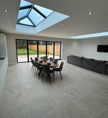 Huntington House | York Fields Retreat - 4 Ensuite Bedrooms