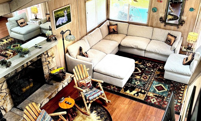 Groveland Cabin | Yosemite Basecamp Family Ready Fast WiFi Unique Cabin Design