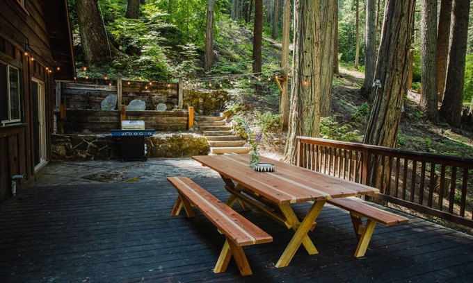 Sugar Pine Cabin | 🌲 Yosemite/Oakhurst Modern Creekside Cabin