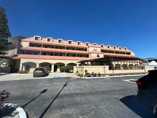 Oakhurst Hotel | Yosemite Sierra Inn