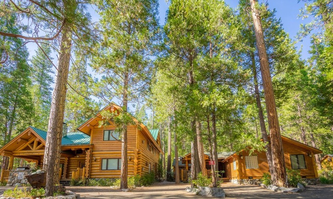 North Wawona Cabin | Yosemite's Luxury Estate at The Redwoods in Yosemite