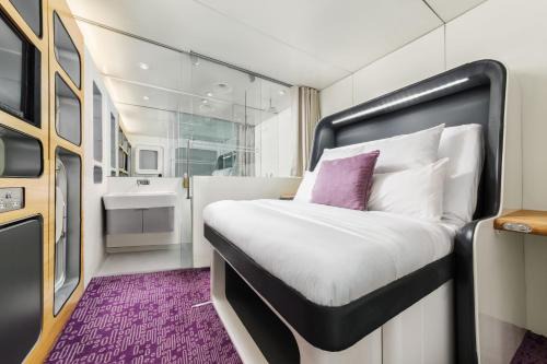 Schiphol Hotel | YOTELAIR Amsterdam Schiphol Transit Hotel
