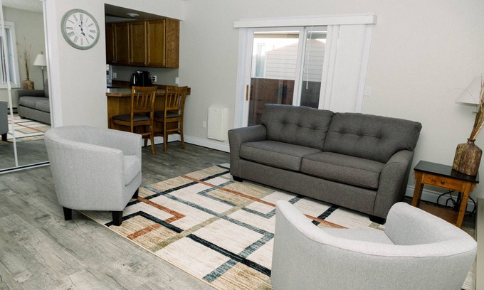 Helena House | You and Fido welcome here!