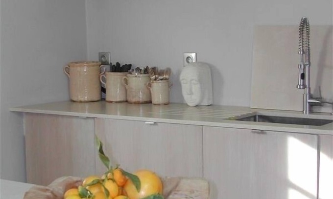 Aix-en-Provence Historic Centre Apartment | YOU CAN HAVE IT ALL ! A/C, BEST LOCATION, AMAZING VIEW, TERRACE,PARKING!