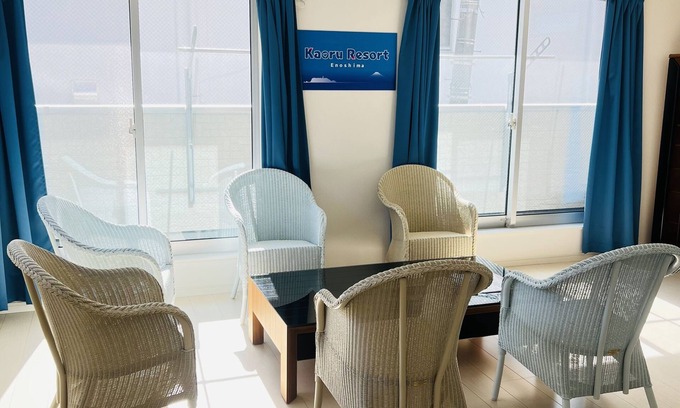 Katasekaigan House | You can relax in a spacious and relaxing atmosphere in a private building. Conveniently located near Enoshima Kamakura sightseeing. Two bicycles are available for rent free of charge. Local gourmet food, cafes, and the Enoshima illumination at night are a