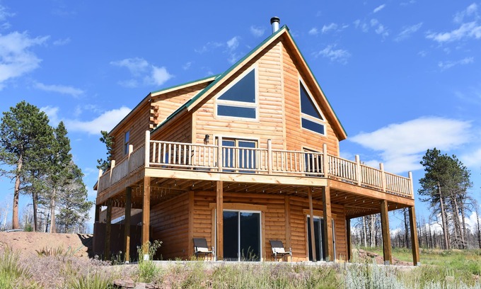 Fort Garland Cabin | You'll love the amazing views at the Hummingbird Hideaway!