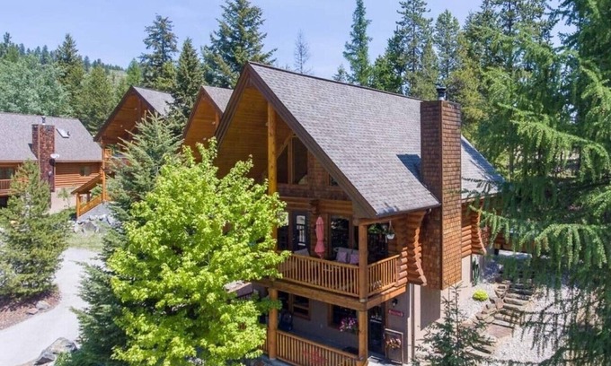 East Kootenay Cabin | YOU'VE ARRIVED! Beautiful Log Cabin! Business License #16786