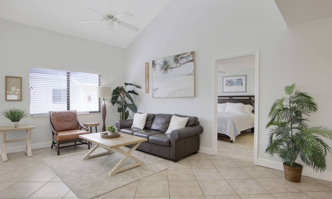 Bella Vista Condo | You will love it here! - large 2 story Condo, 3 min walk from beach