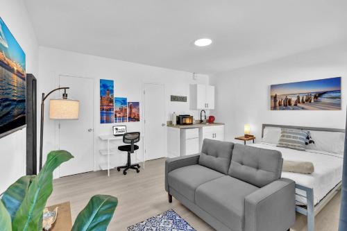 Downtown Hollywood Apartment | Young Circle & Hollywood Blvd Posh Studio Suite