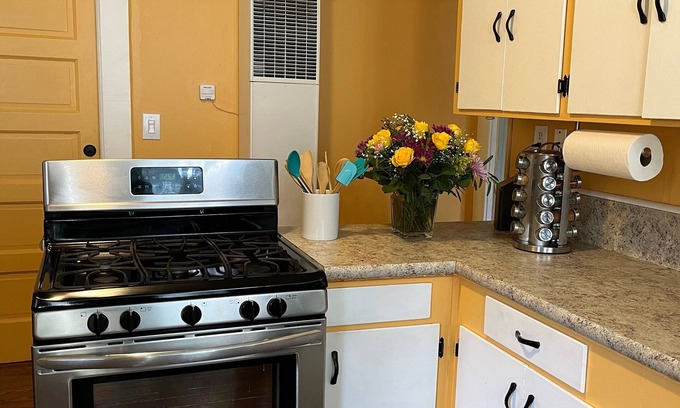 Ukiah House | Young’s Redwood Cottage