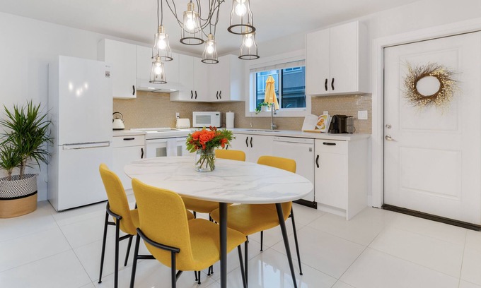 Hastings House | Your 2-bedroom home in Vancouver