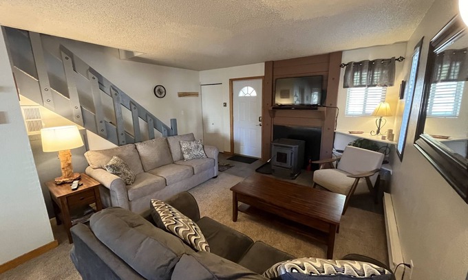 Wildernest House | Your Adventure Starts Here! Cozy Mountain Townhome