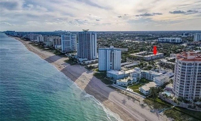 Bel Air Condo | Your Beach Escape only 5 minute walk - Close to all amenities.