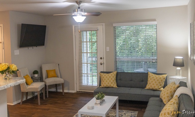 Red Bank Apartment | Your comfort zone! Mins from downtown and Northshore