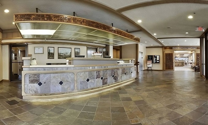 Wenatchee Hotel | Your Comfort Zone: Relax and Recharge with 24/7 Front Desk Service!