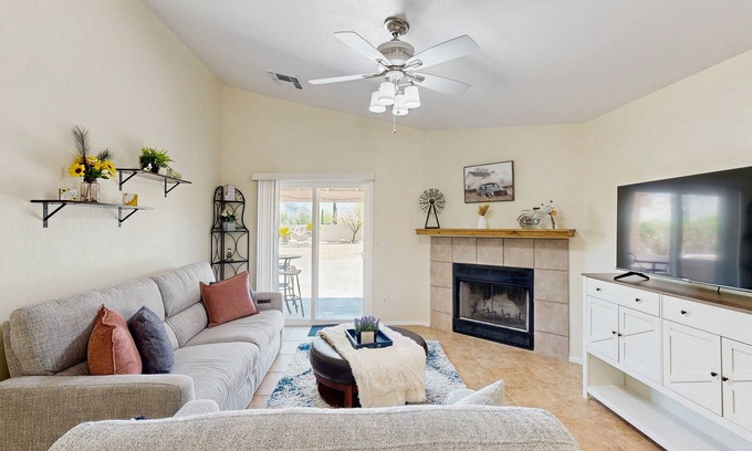 Rancho Vistoso House | Your Cozy Desert Escape in the Heart of Oro Valley! Home has AC and parking