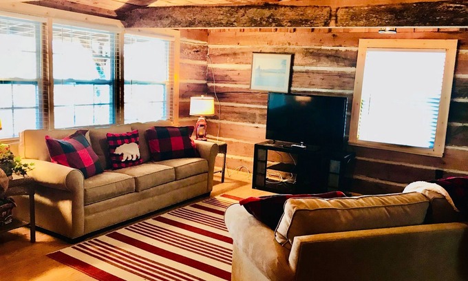 Kingston Cabin | Your cozy hideaway, where the water meets the wild.