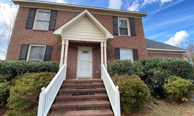 Terry Sanford House | ⁂Your Cozy Home-Minutes to Base, 15min to Downtown ⁂