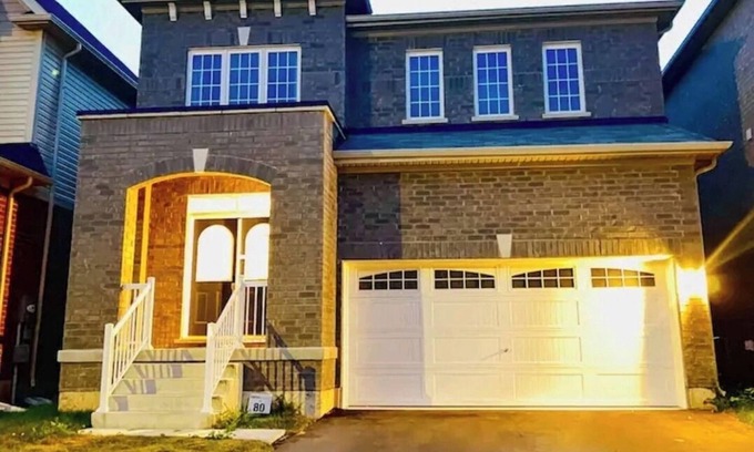 Thorold House | Your Cozy Staycation is a click Away!