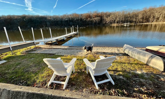 Edgerton House | YOUR DREAM GETAWAY 220’ WATERFRONT BEACH HOUSE ROCK RIVER WI FP POOL PIER KAYAKS