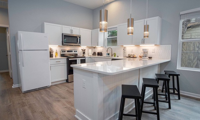 Nevada Street Cottage | Your Dream Stay 4br/2ba Near Downtown & Riverwalk
