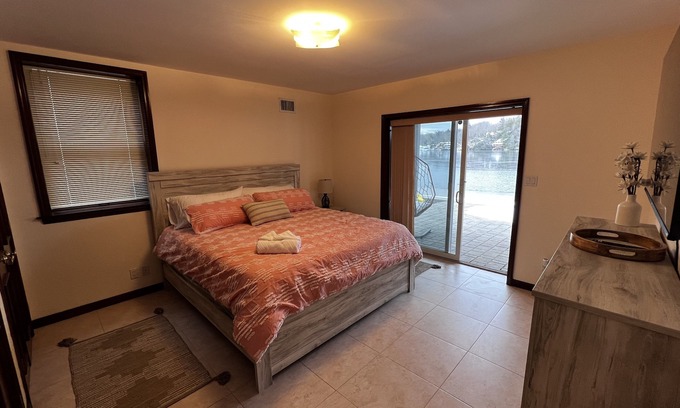 White Lake House | your dream vacation, in one place Home King Luxury