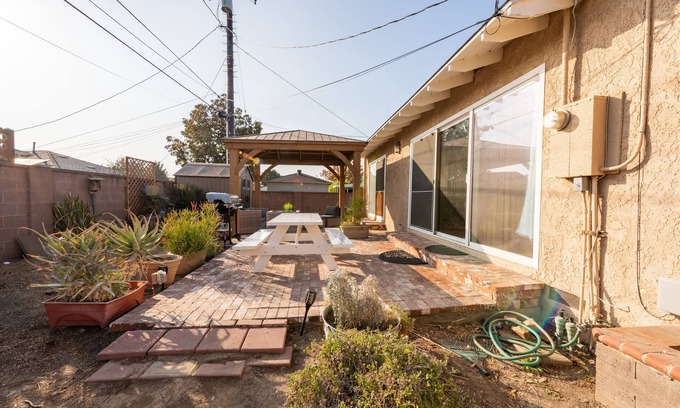 Fullerton House | Your Favourite Getaway Close to Disneyland - Sleeps 8
